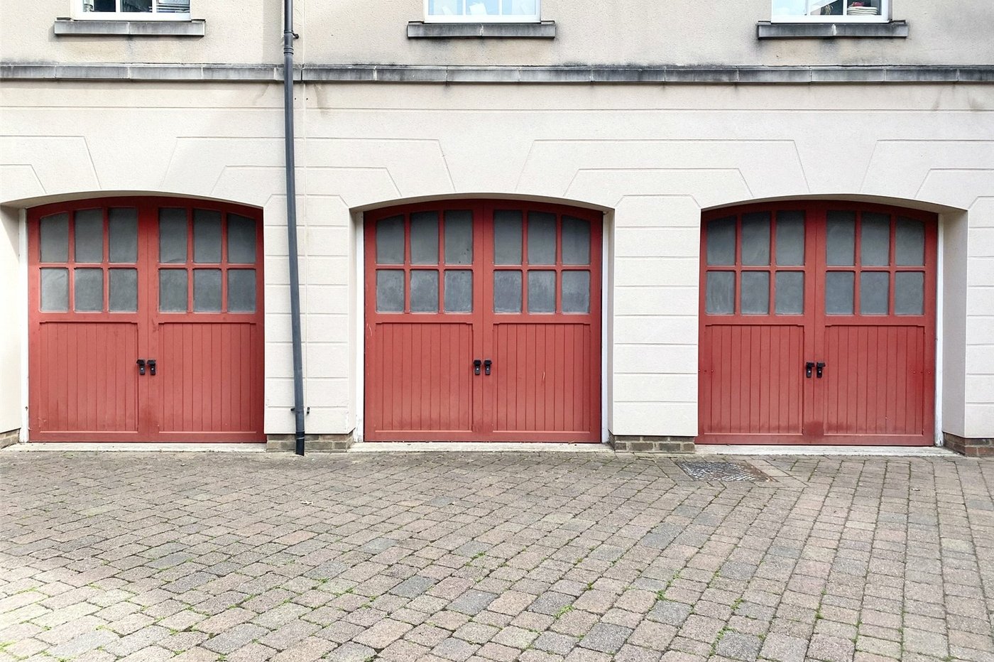 2 bedroom property for sale in Greenhithe | Robinson Jackson