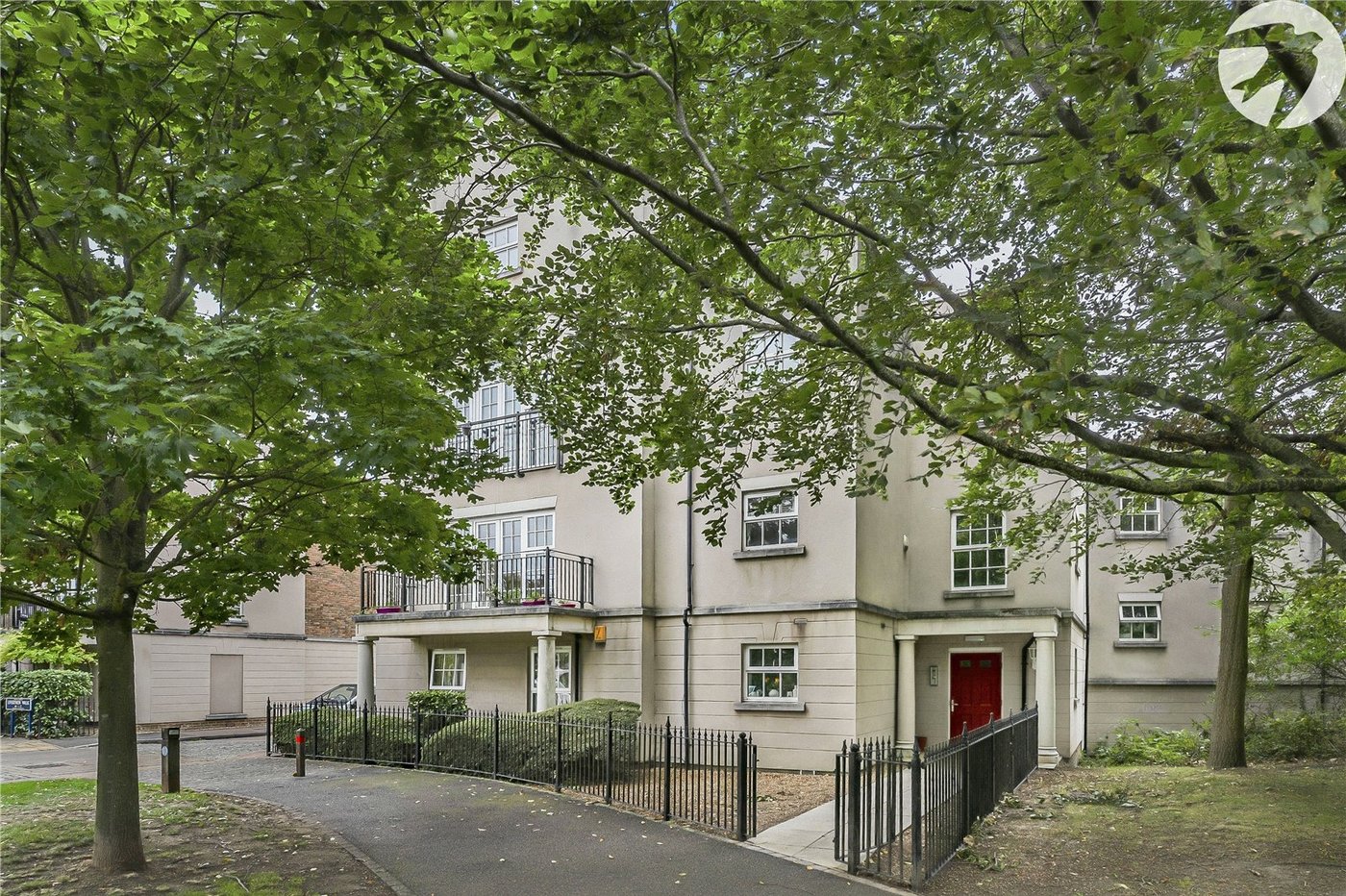 2 bedroom property for sale in Greenhithe | Robinson Jackson