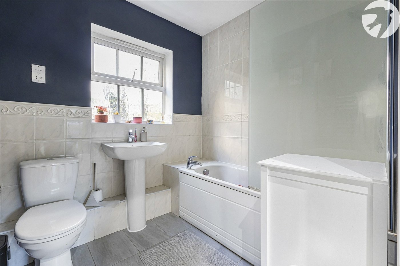 2 bedroom property for sale in Greenhithe | Robinson Jackson