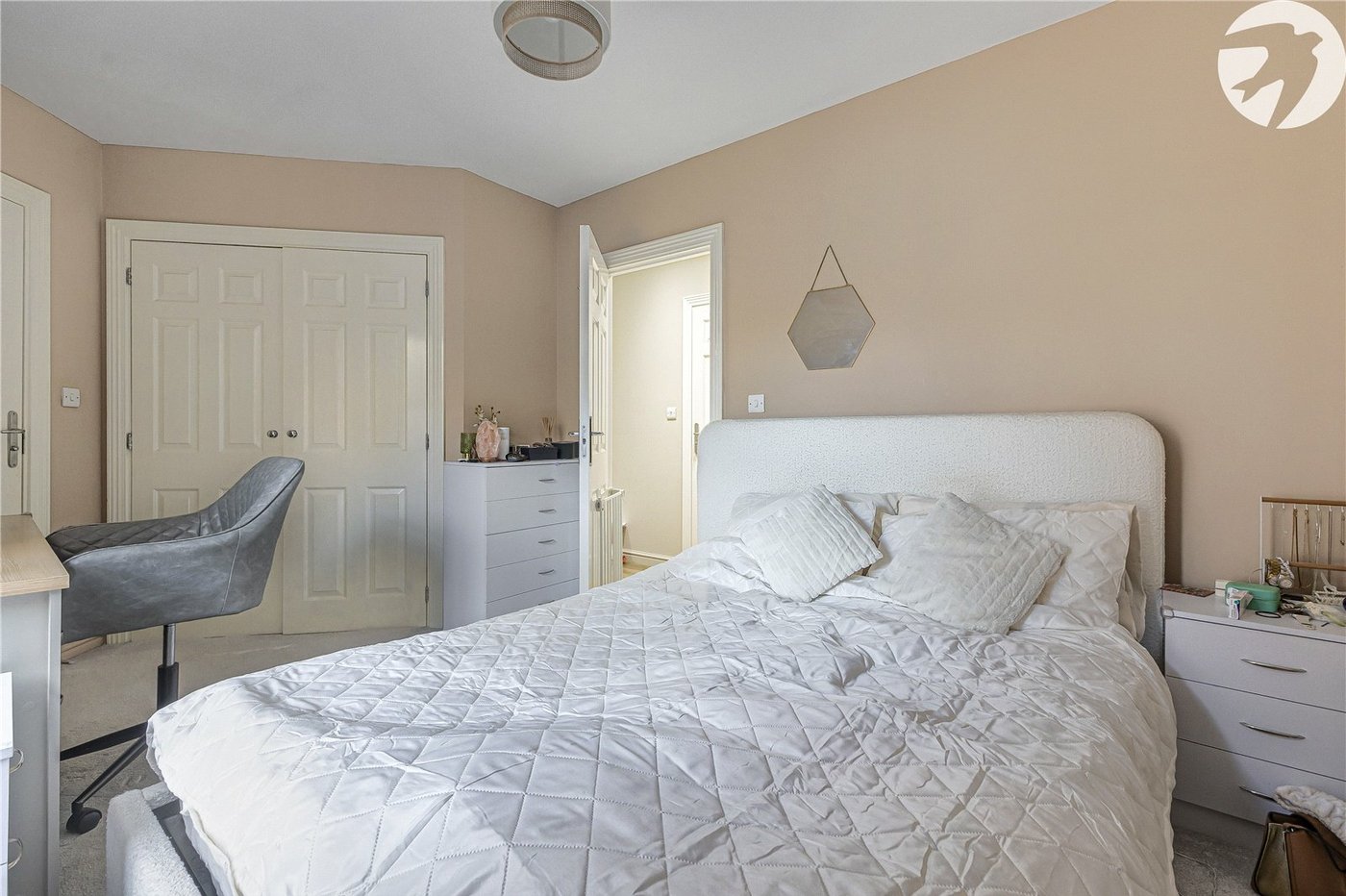 2 bedroom property for sale in Greenhithe | Robinson Jackson