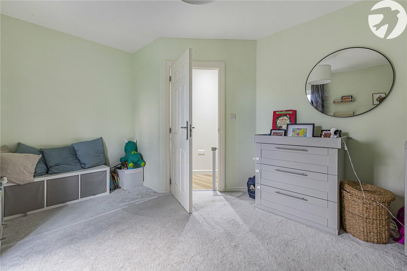 2 bedroom property for sale in Greenhithe | Robinson Jackson