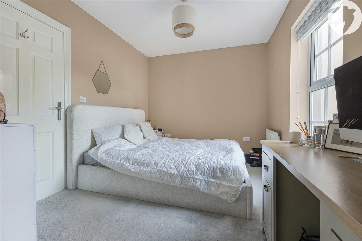 2 bedroom property for sale in Greenhithe | Robinson Jackson