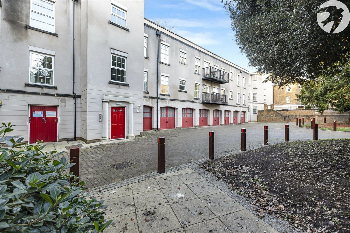 2 bedroom property for sale in Greenhithe | Robinson Jackson