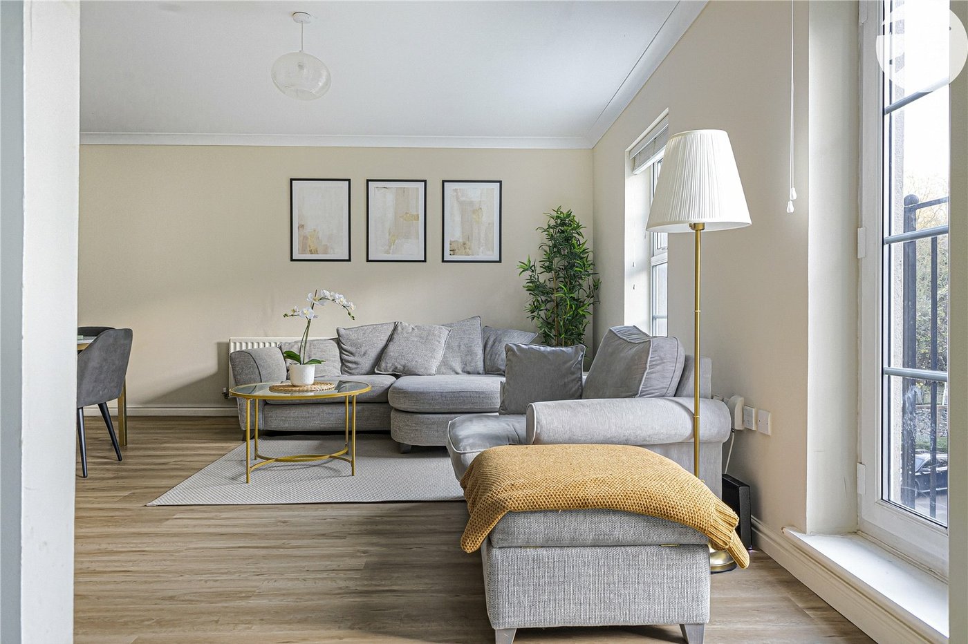 2 bedroom property for sale in Greenhithe | Robinson Jackson