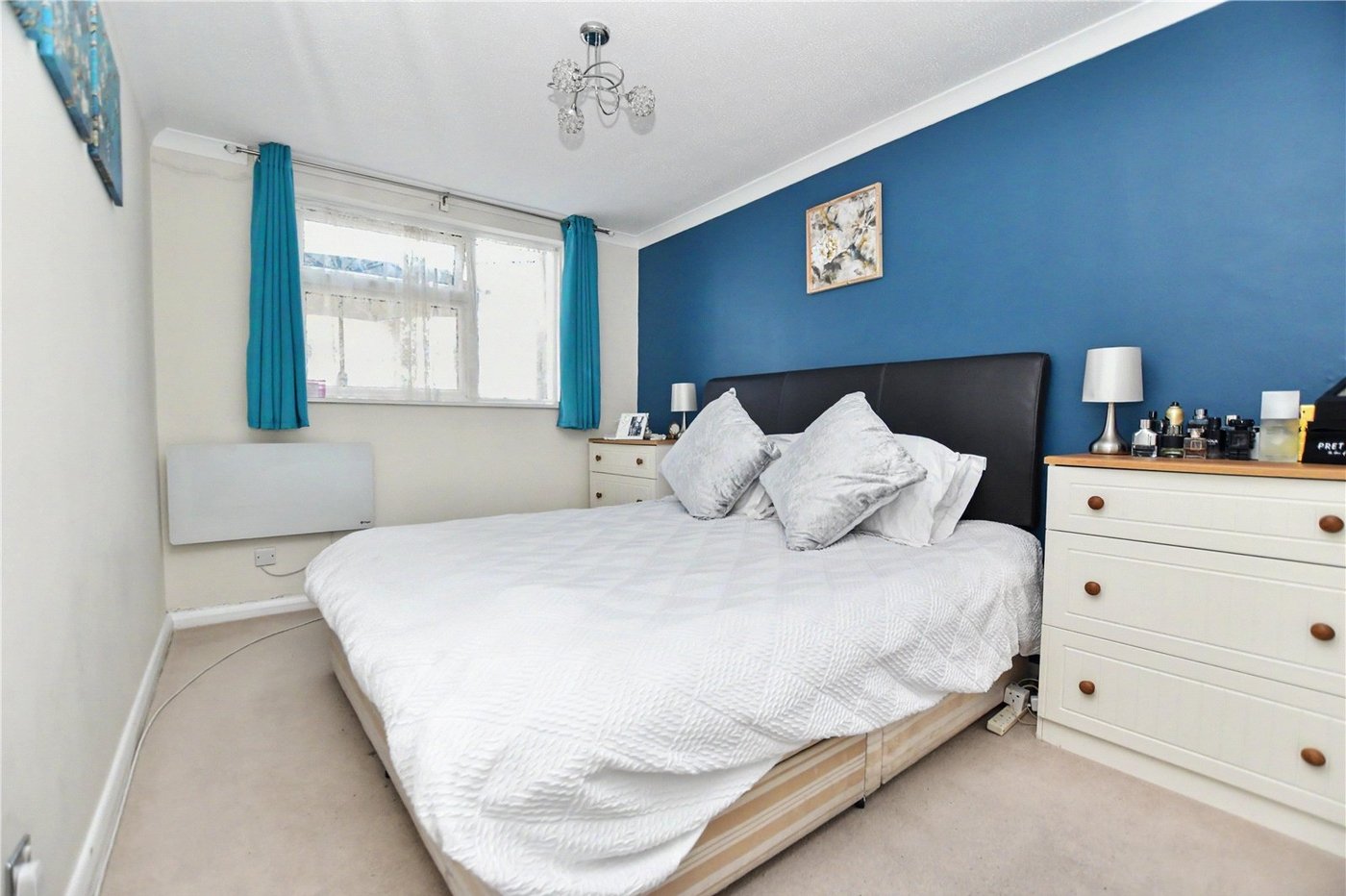 2 bedroom property for sale in Gravel Hill Close | Robinson Jackson