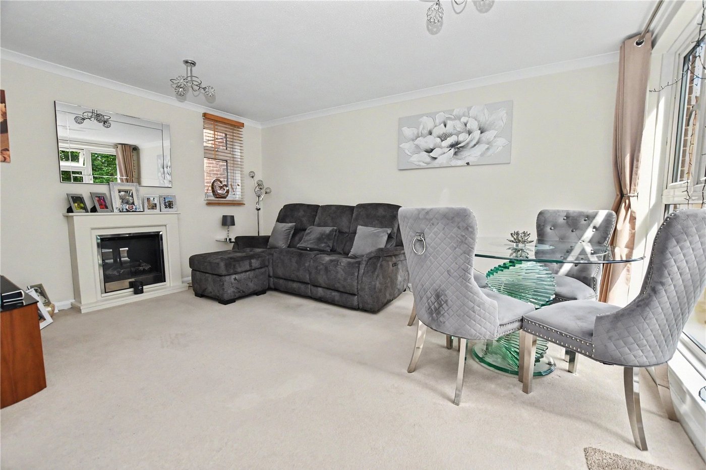 2 bedroom property for sale in Gravel Hill Close | Robinson Jackson