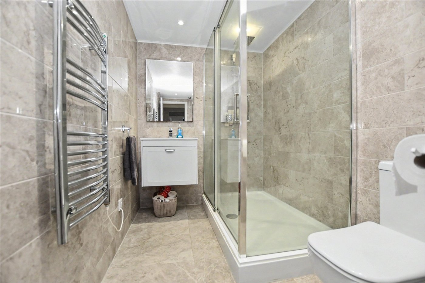 2 bedroom property for sale in Gravel Hill Close | Robinson Jackson
