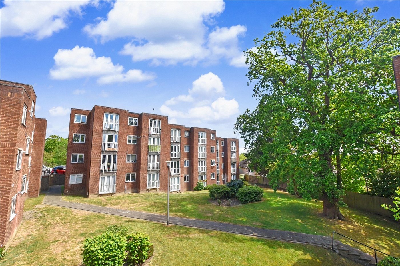 2 bedroom property for sale in Gravel Hill Close | Robinson Jackson