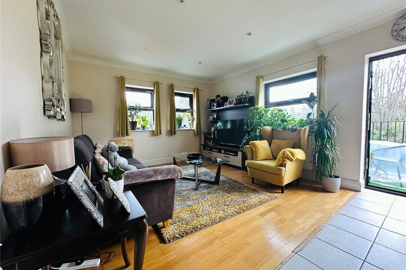 2 bedroom property for sale in London | Robinson Jackson