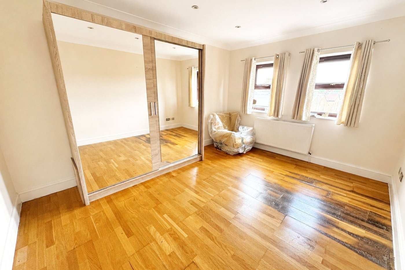 2 bedroom property for sale in London | Robinson Jackson
