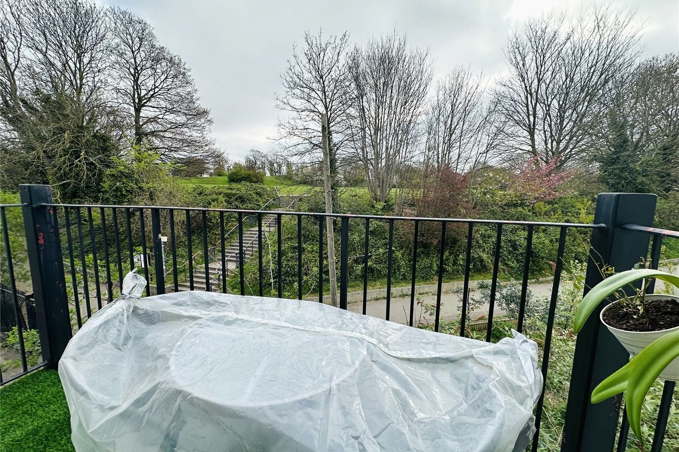 2 bedroom property for sale in London | Robinson Jackson