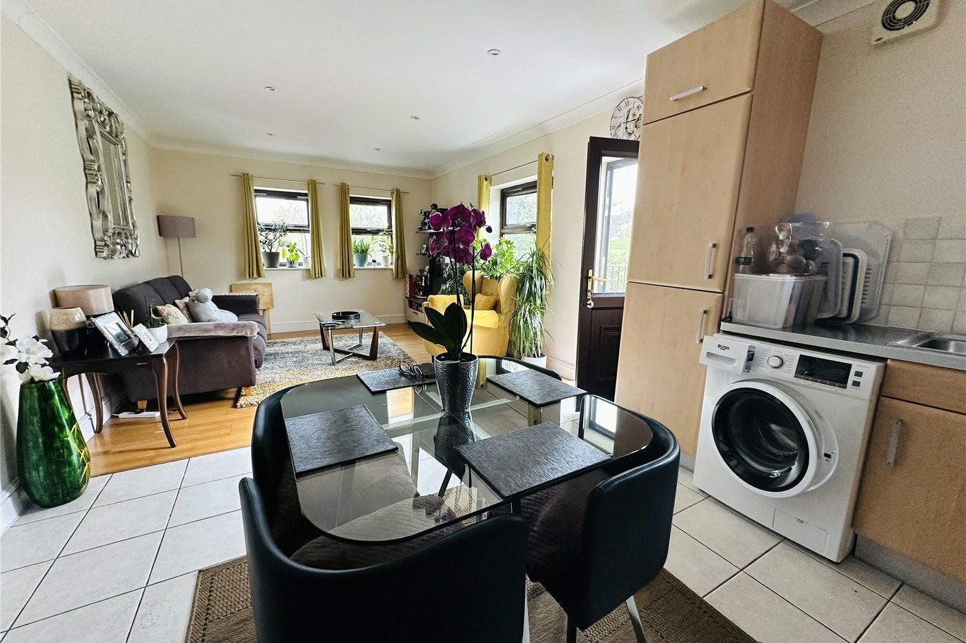 2 bedroom property for sale in London | Robinson Jackson