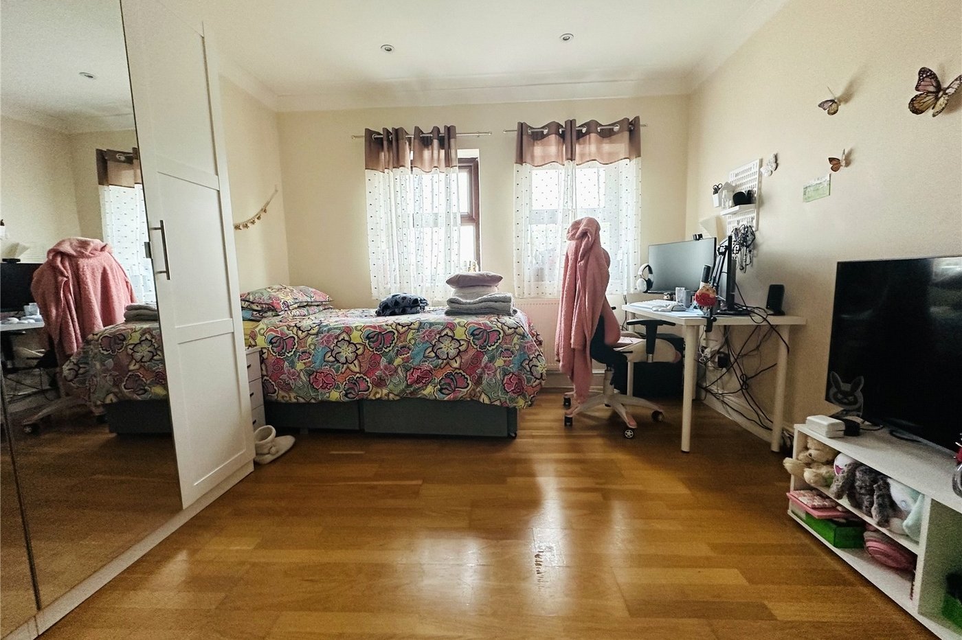 2 bedroom property for sale in London | Robinson Jackson