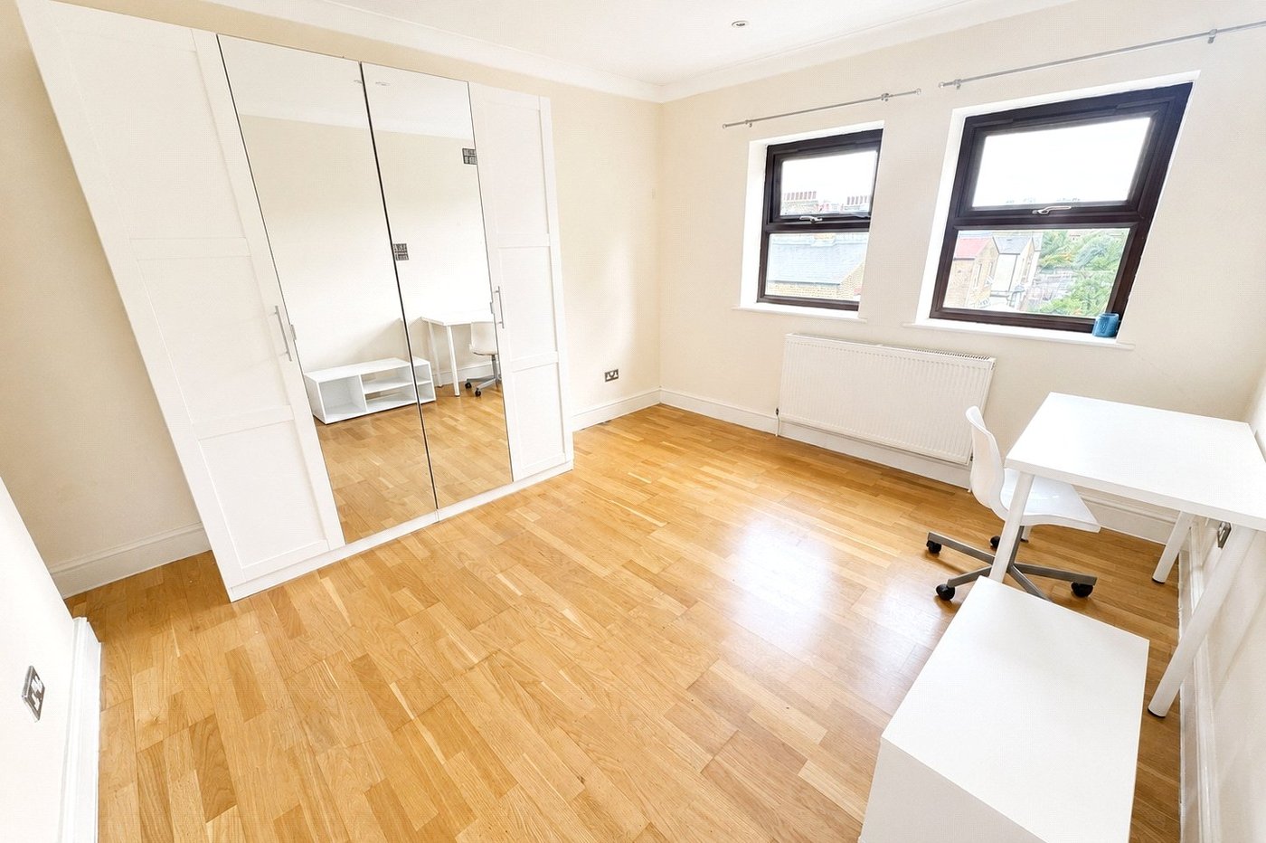 2 bedroom property for sale in London | Robinson Jackson