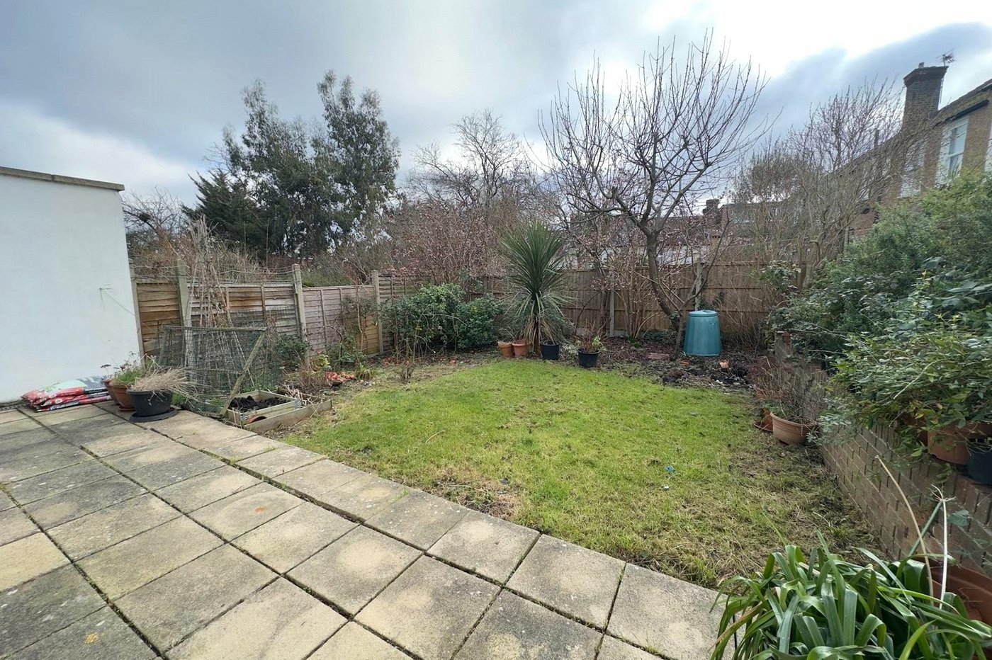 3 bedroom house for sale in London | Robinson Jackson