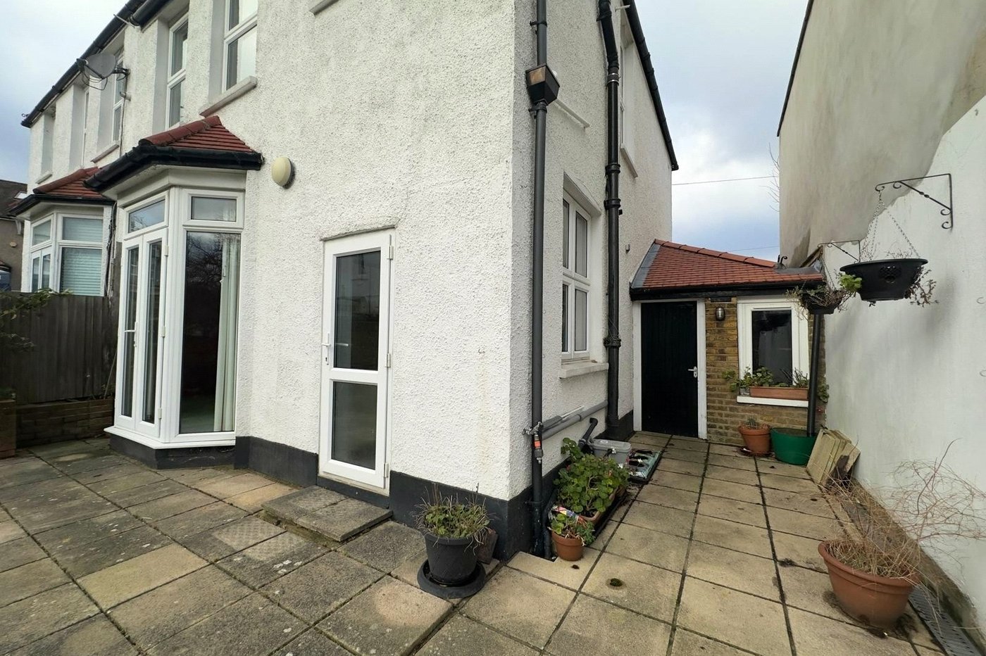 3 bedroom house for sale in London | Robinson Jackson