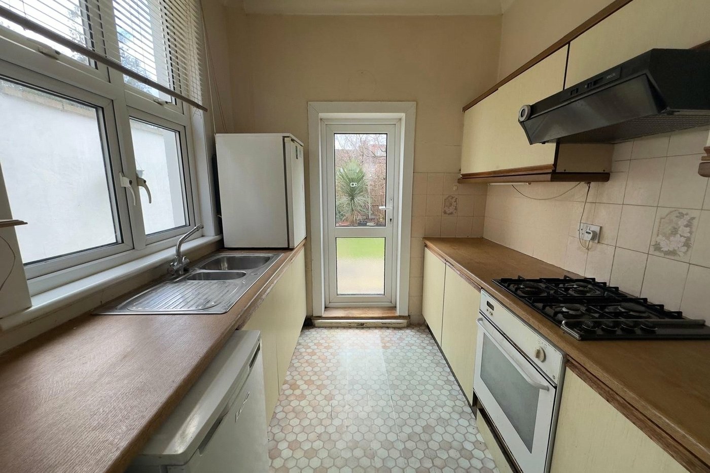 3 bedroom house for sale in London | Robinson Jackson