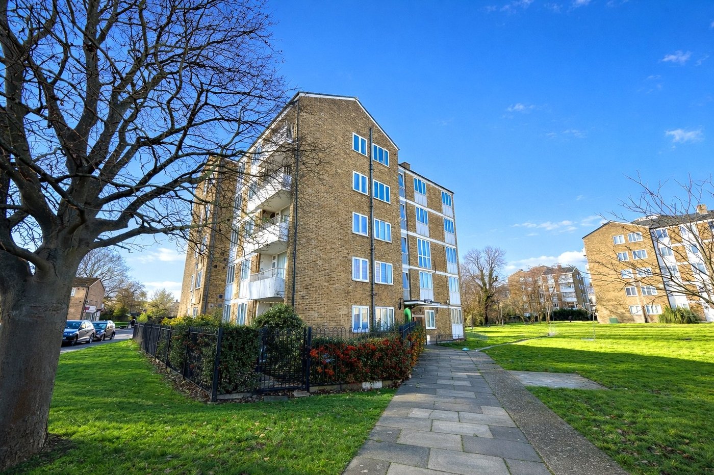 2 bedroom property for sale in London | Robinson Jackson