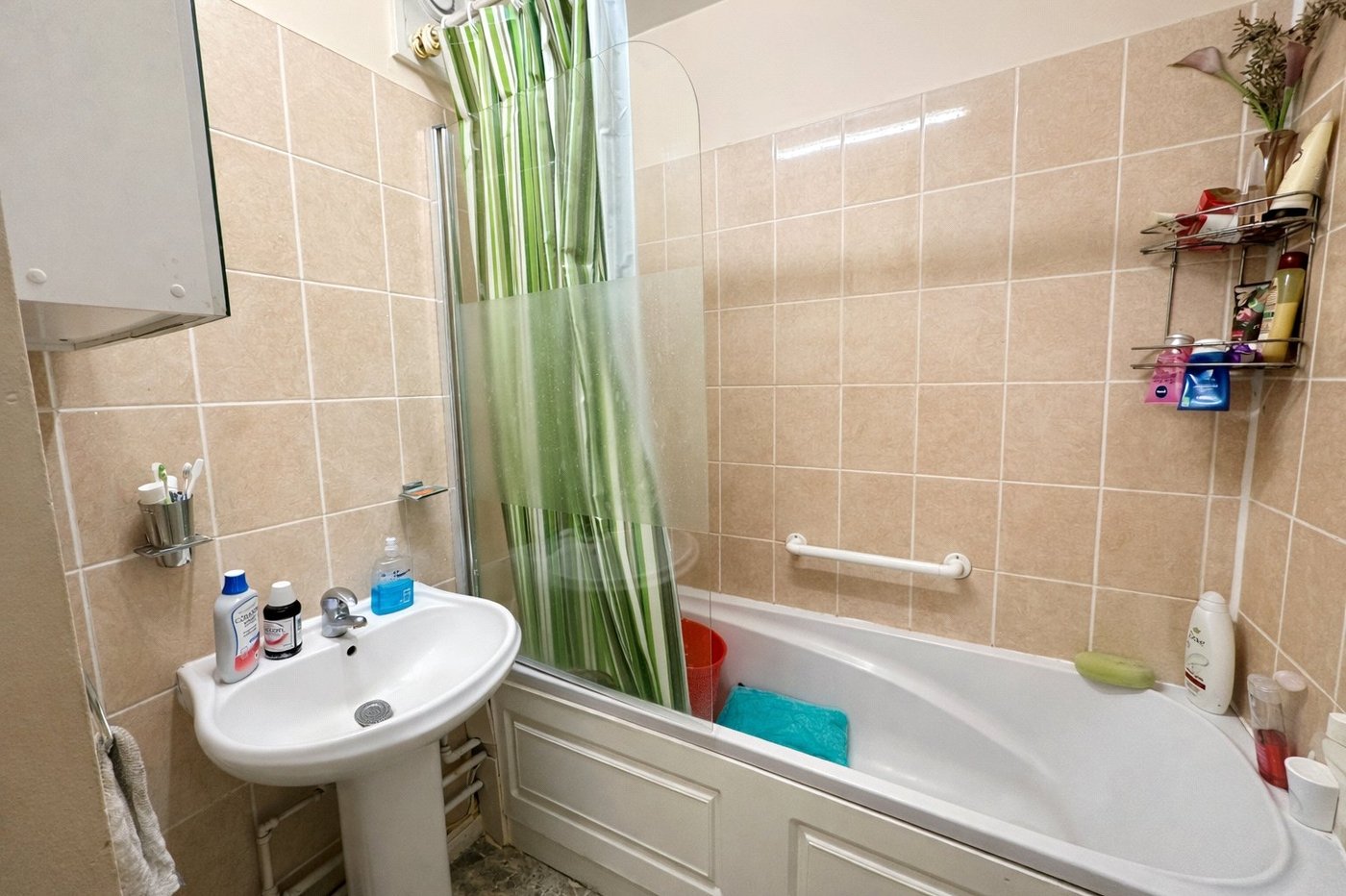 2 bedroom property for sale in London | Robinson Jackson