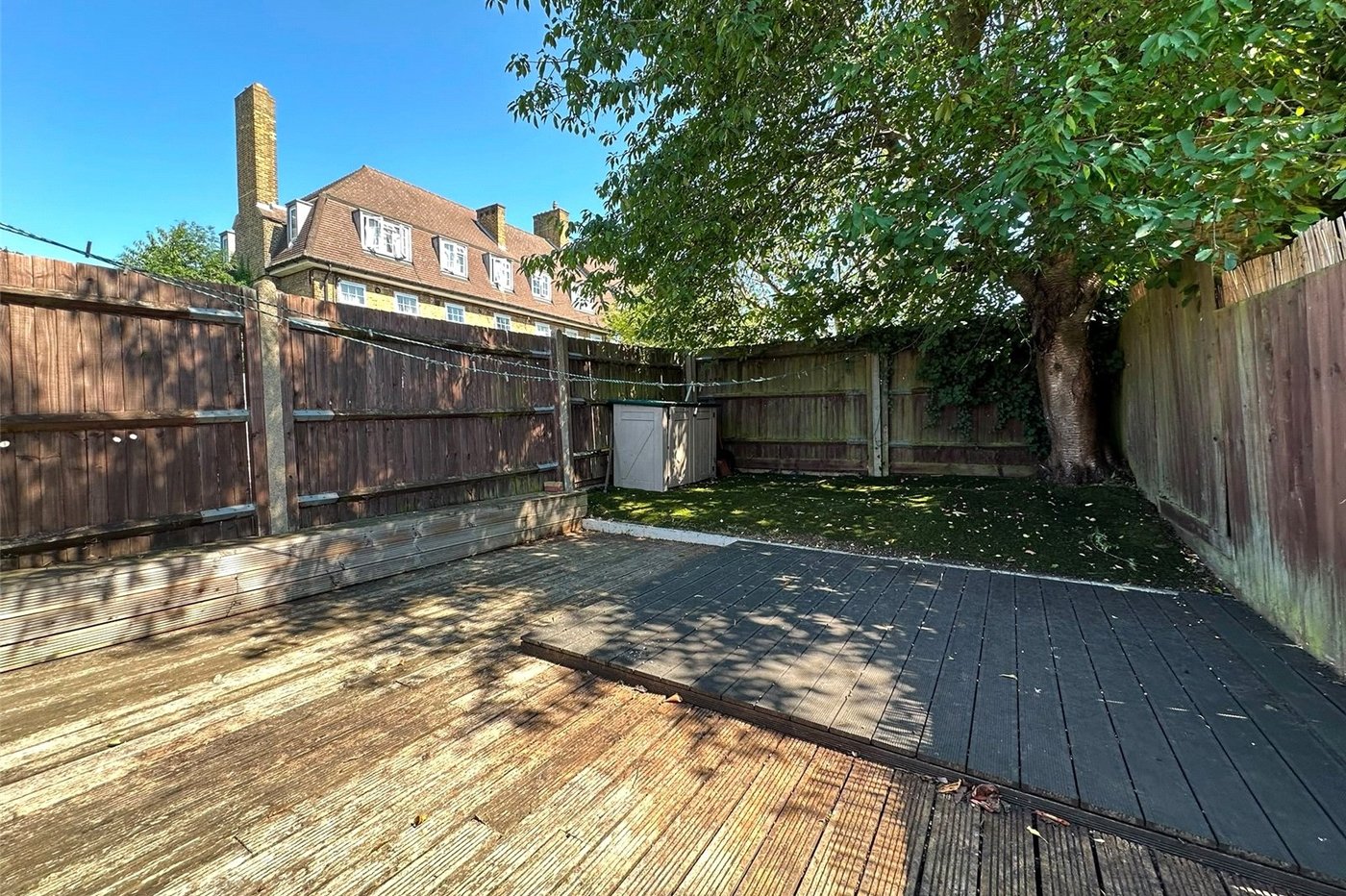 2 bedroom bungalow for sale in London | Robinson Jackson
