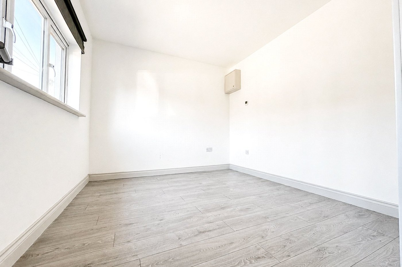 2 bedroom bungalow for sale in London | Robinson Jackson