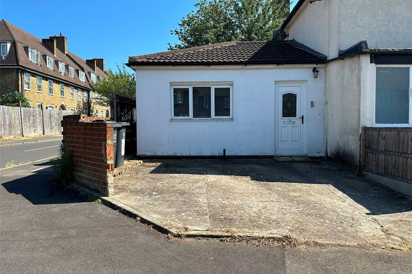 2 bedroom bungalow for sale in London | Robinson Jackson