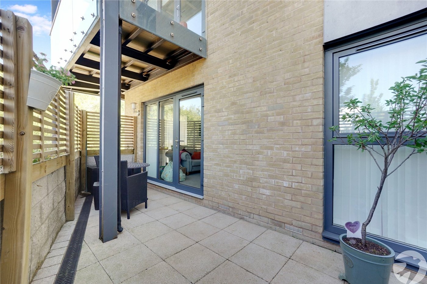 2 bedroom property for sale in Castle Hill | Robinson Jackson