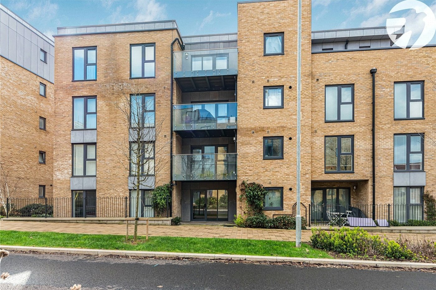 2 bedroom property for sale in Castle Hill | Robinson Jackson