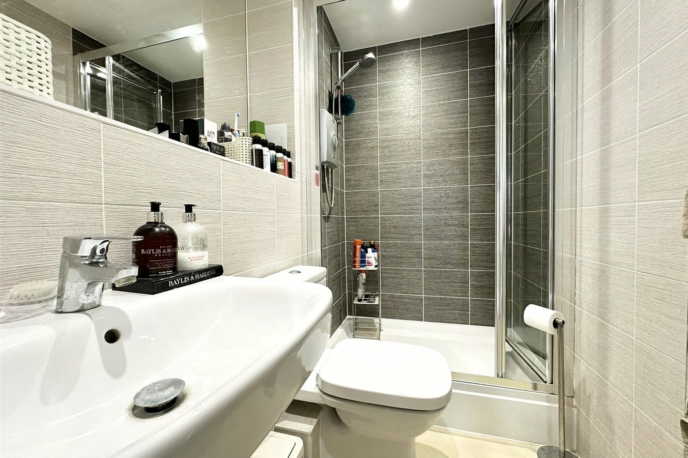 2 bedroom property for sale in Castle Hill | Robinson Jackson