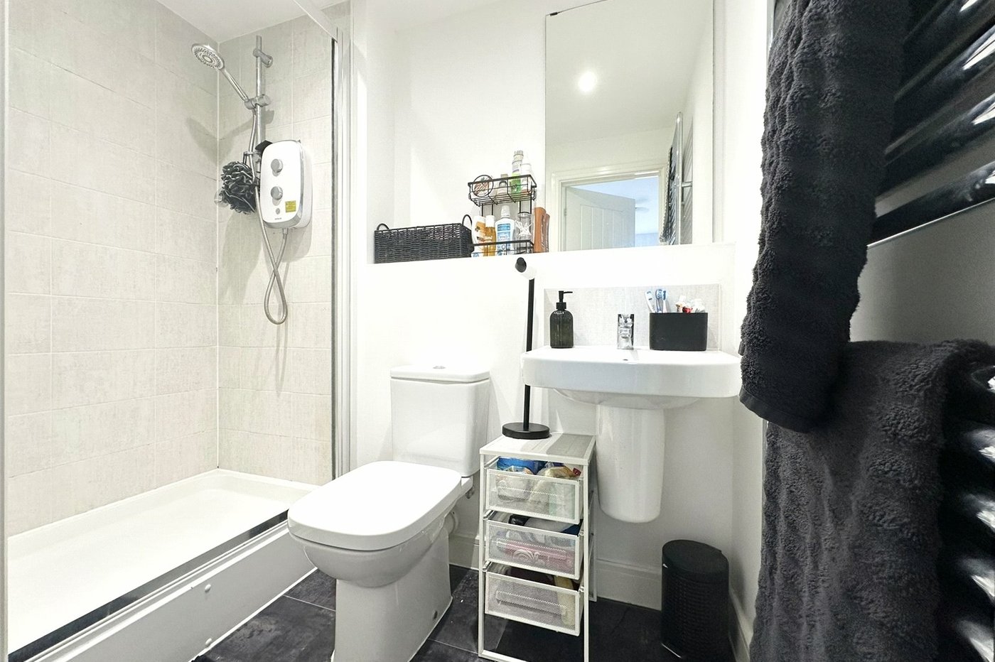 2 bedroom property for sale in Castle Hill | Robinson Jackson