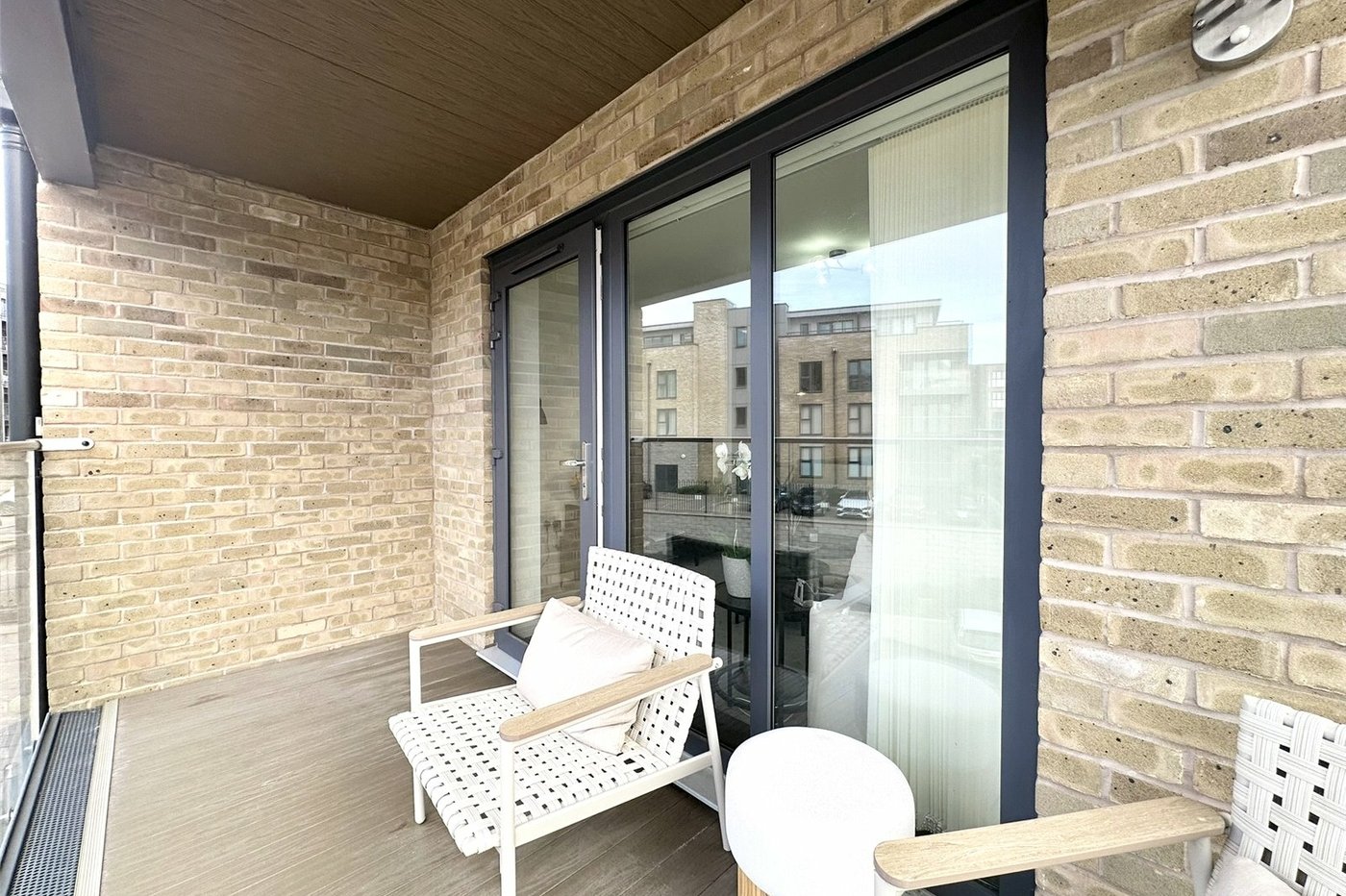 2 bedroom property for sale in Castle Hill | Robinson Jackson