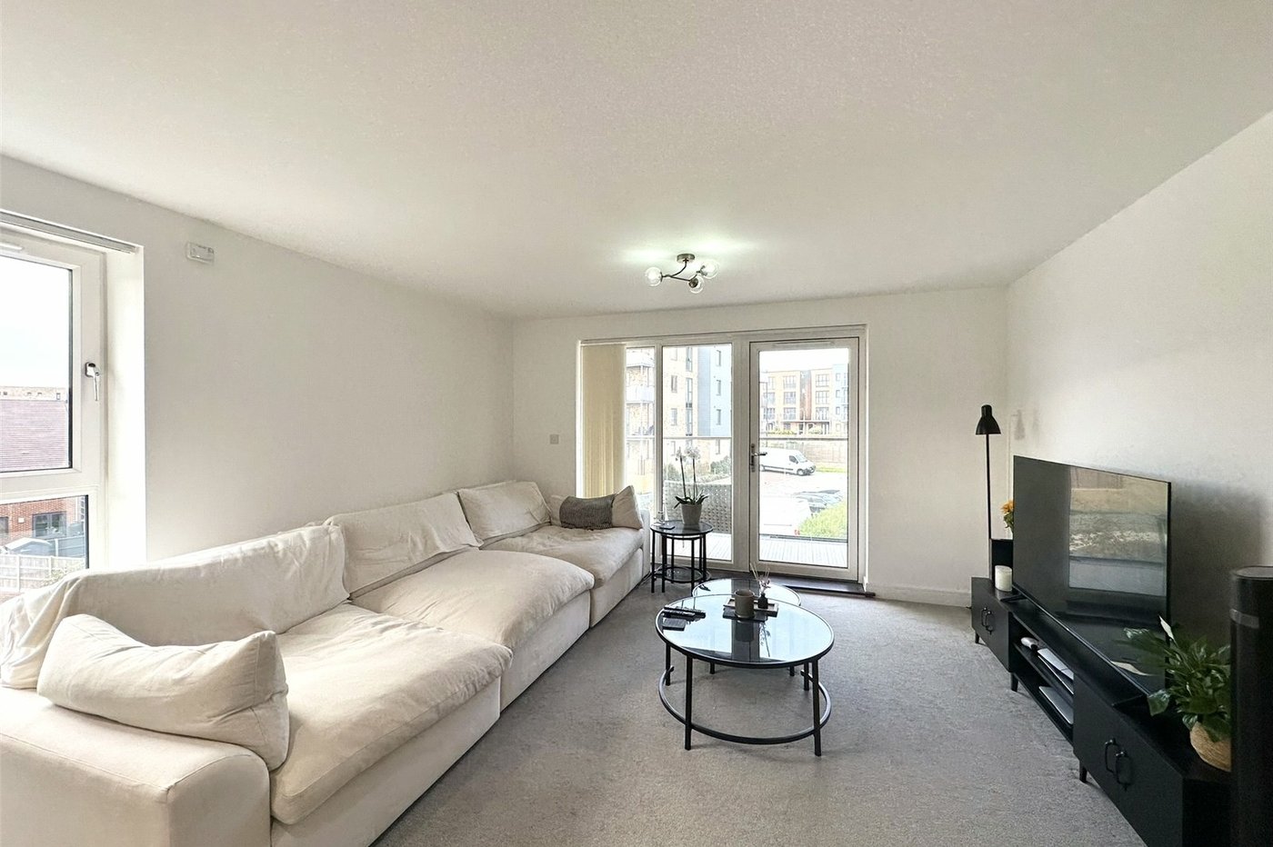 2 bedroom property for sale in Castle Hill | Robinson Jackson