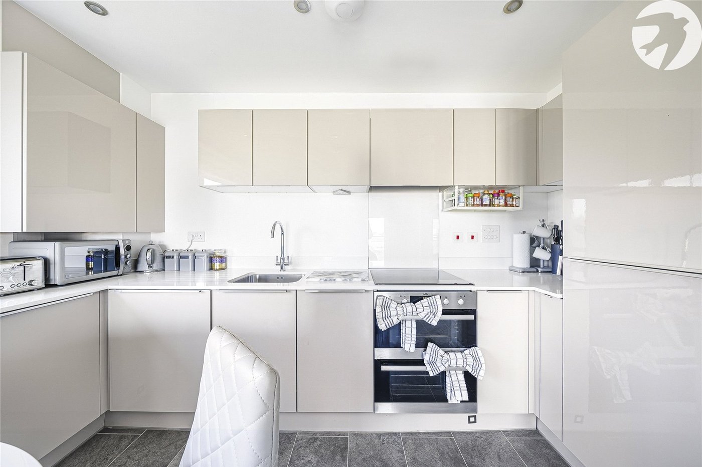 2 bedroom property for sale in Castle Hill | Robinson Jackson