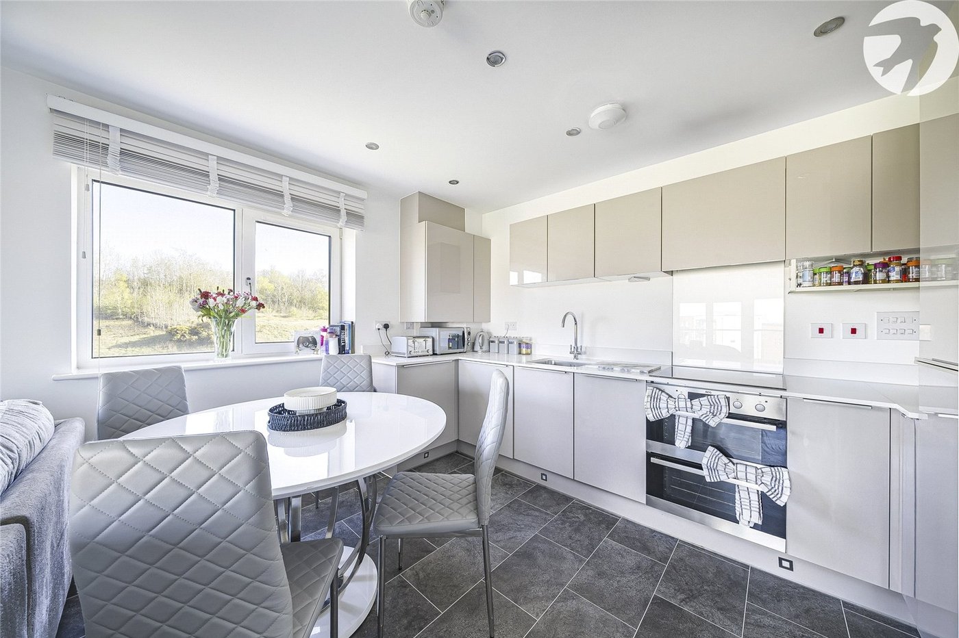 2 bedroom property for sale in Castle Hill | Robinson Jackson