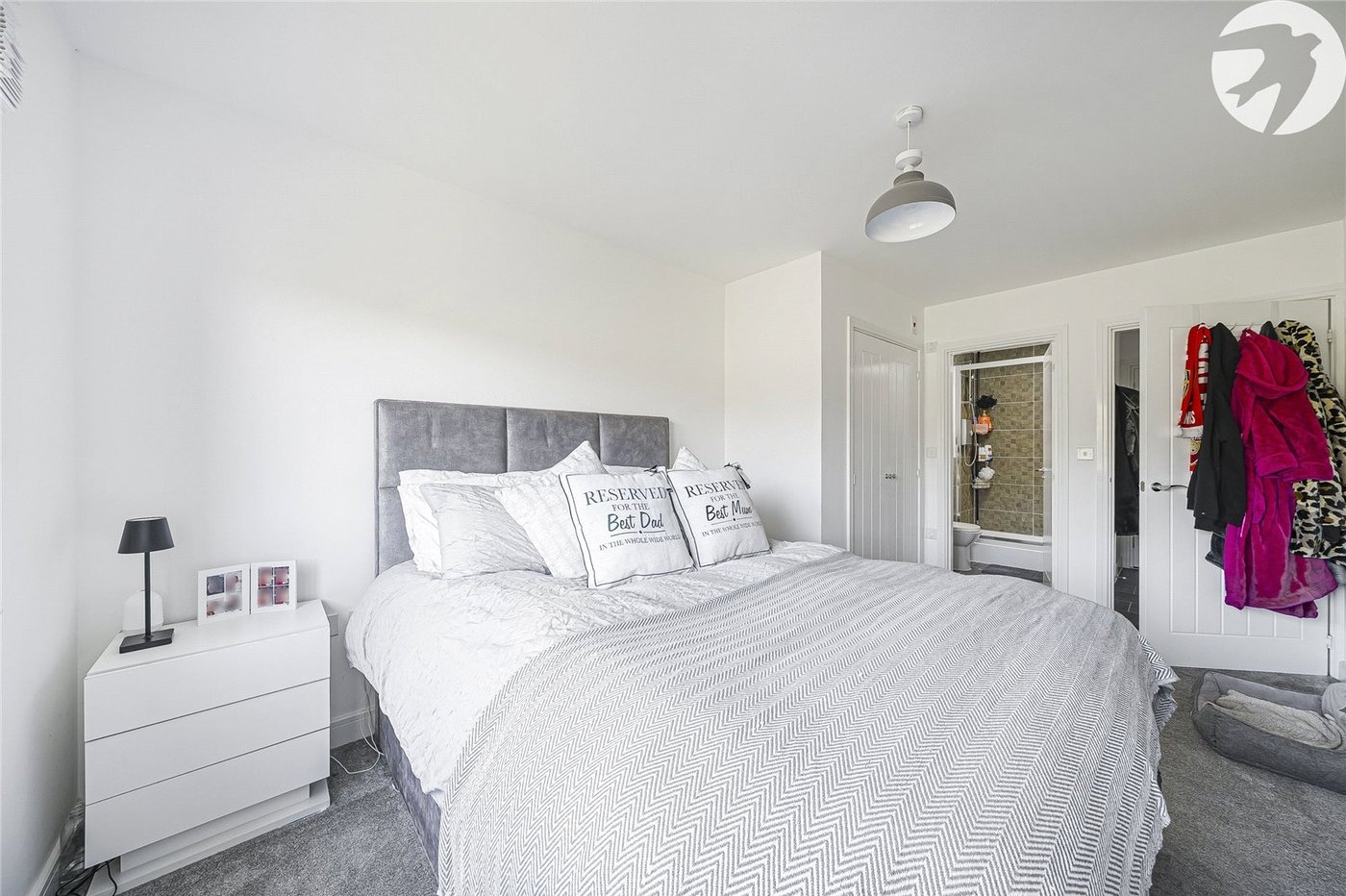2 bedroom property for sale in Castle Hill | Robinson Jackson