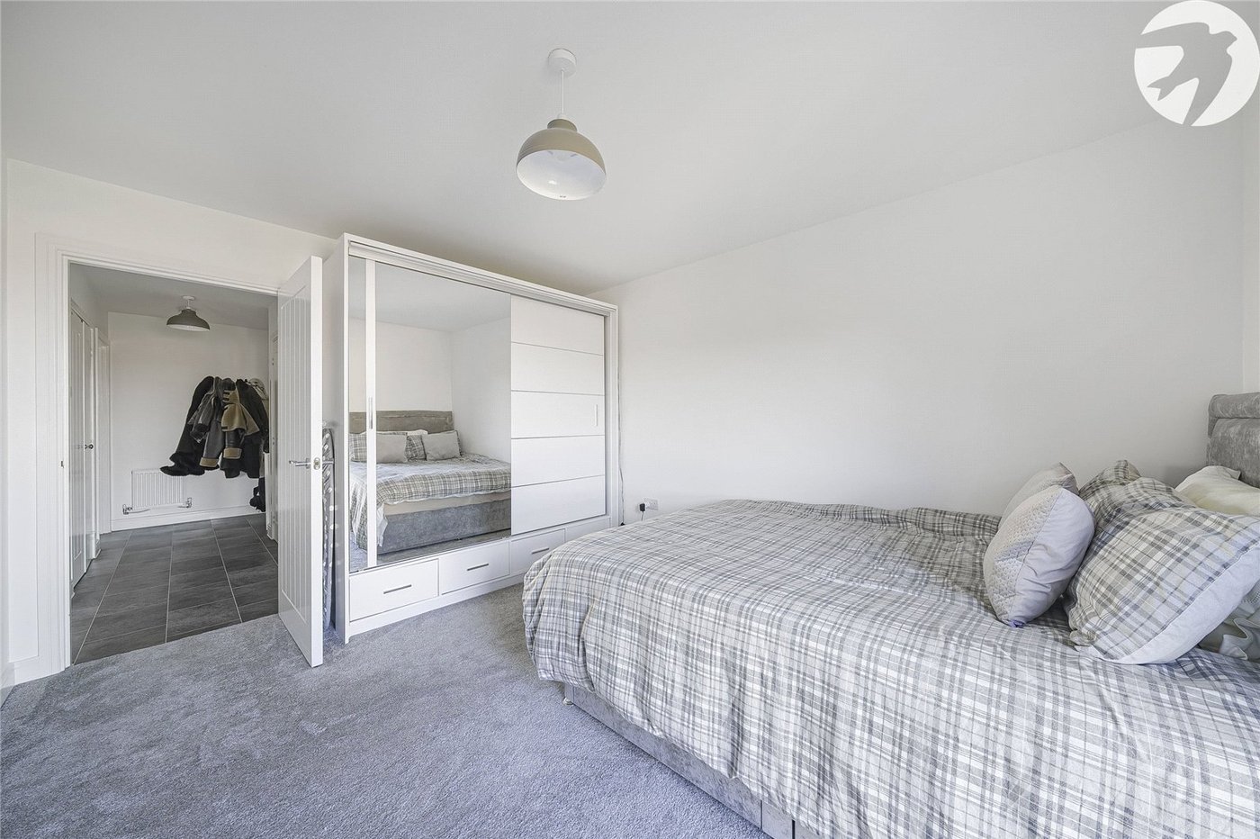 2 bedroom property for sale in Castle Hill | Robinson Jackson
