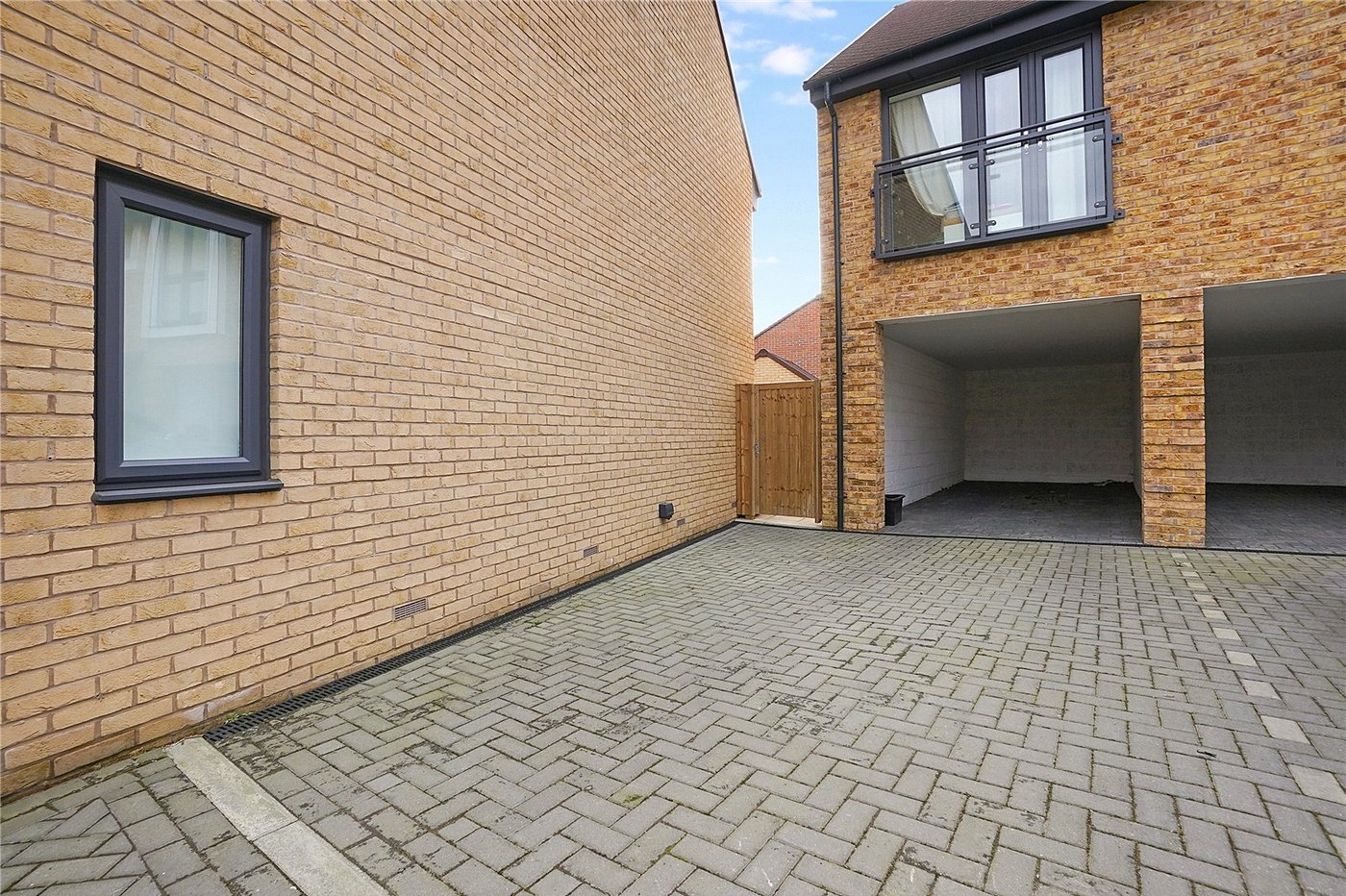 4 bedroom house for sale in Ebbsfleet Valley | Robinson Jackson