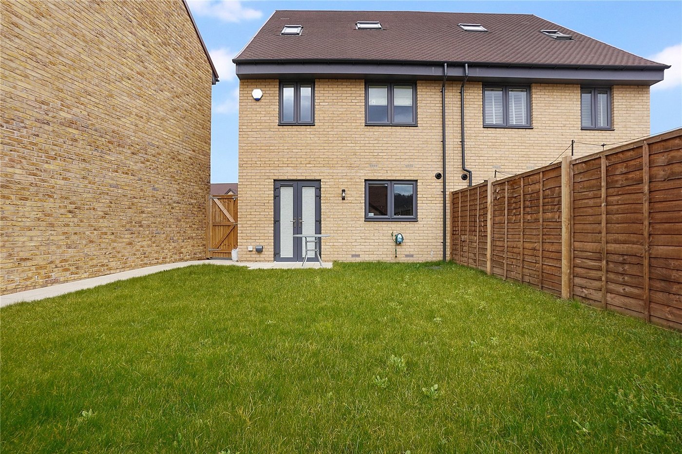 4 bedroom house for sale in Ebbsfleet Valley | Robinson Jackson