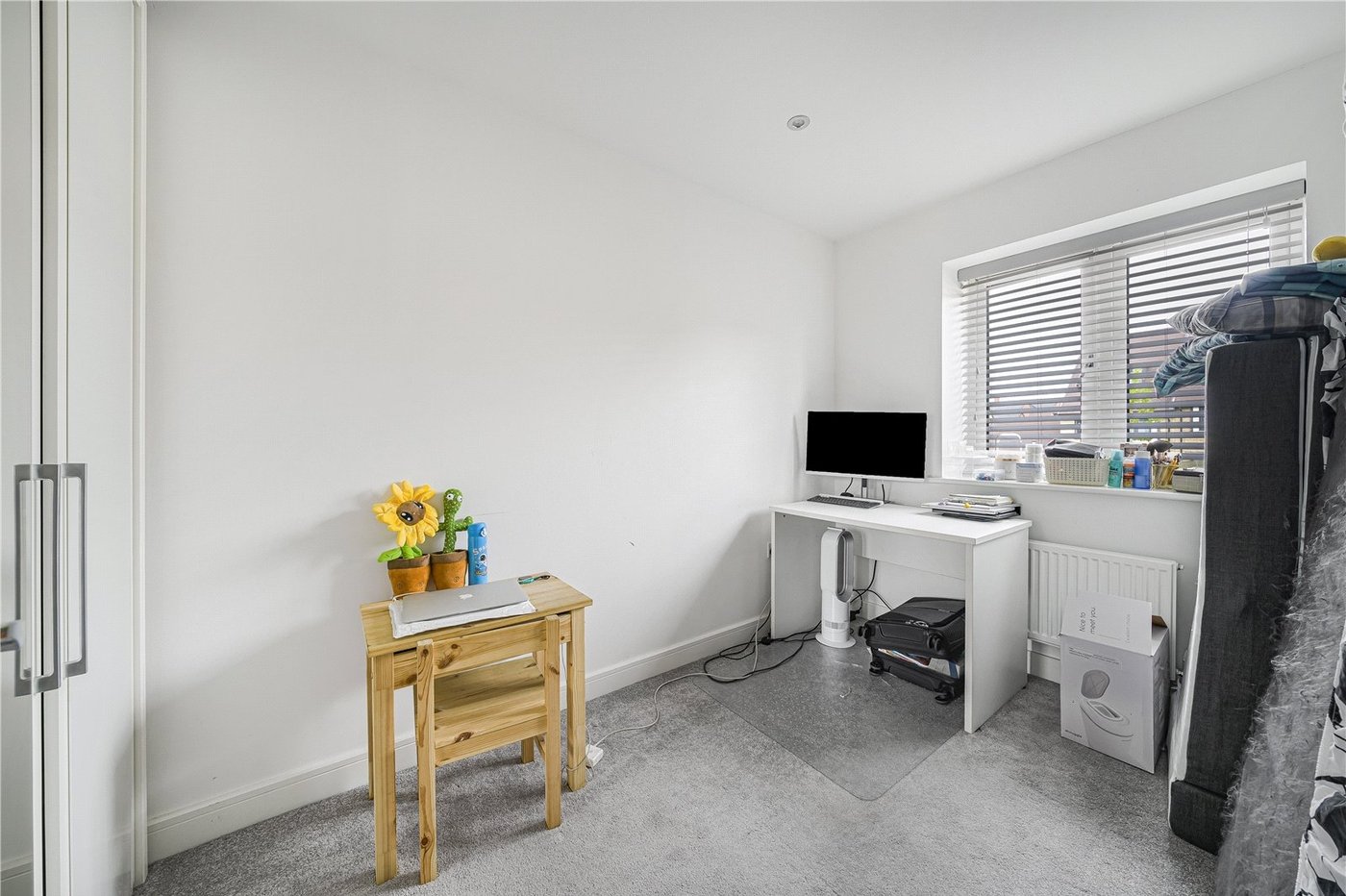 3 bedroom property for sale in Ebbsfleet Valley | Robinson Jackson