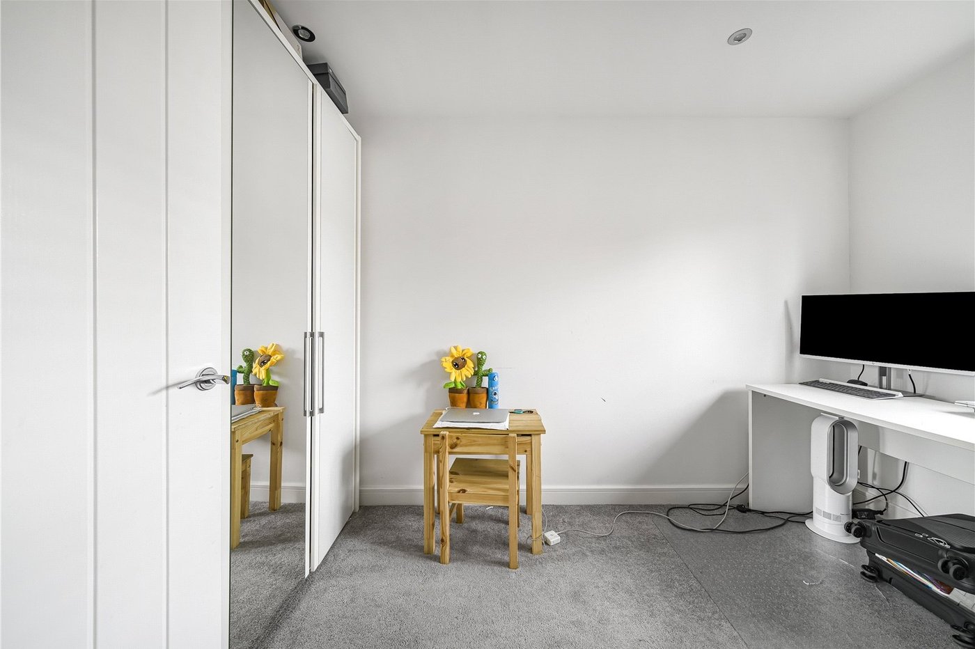 3 bedroom property for sale in Ebbsfleet Valley | Robinson Jackson