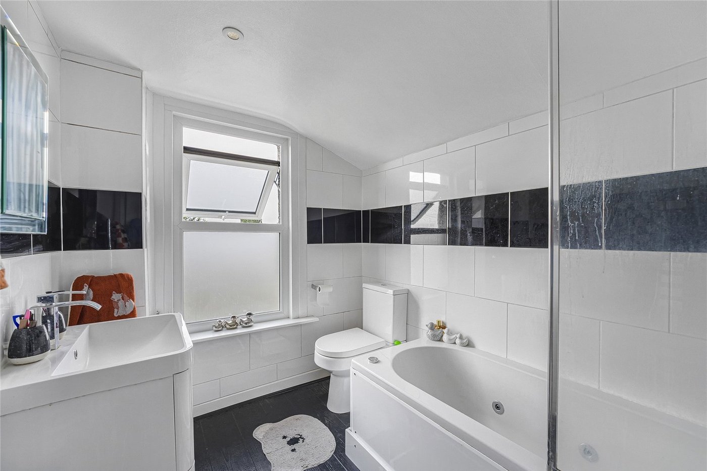 2 bedroom house for sale in Greenhithe | Robinson Jackson