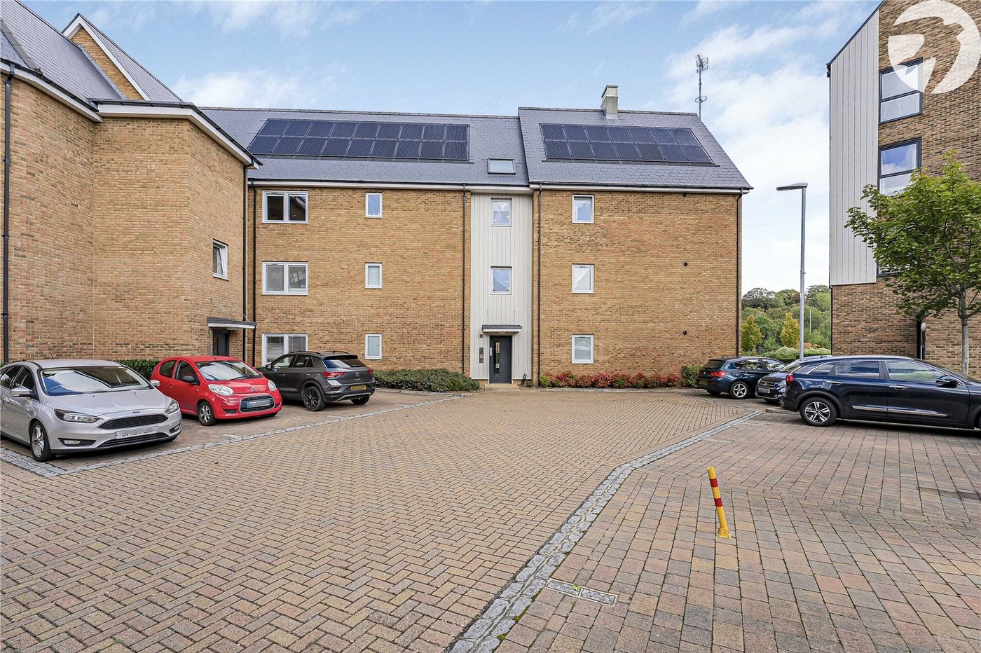 2 bedroom property for sale in Greenhithe | Robinson Jackson