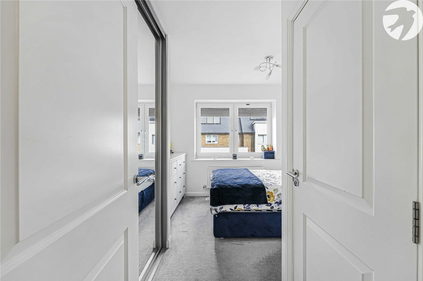 2 bedroom property for sale in Greenhithe | Robinson Jackson