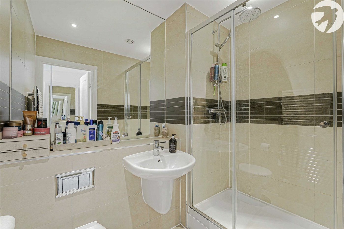 2 bedroom property for sale in Greenhithe | Robinson Jackson