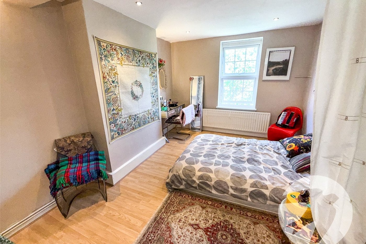 2 bedroom property for sale in London | Robinson Jackson