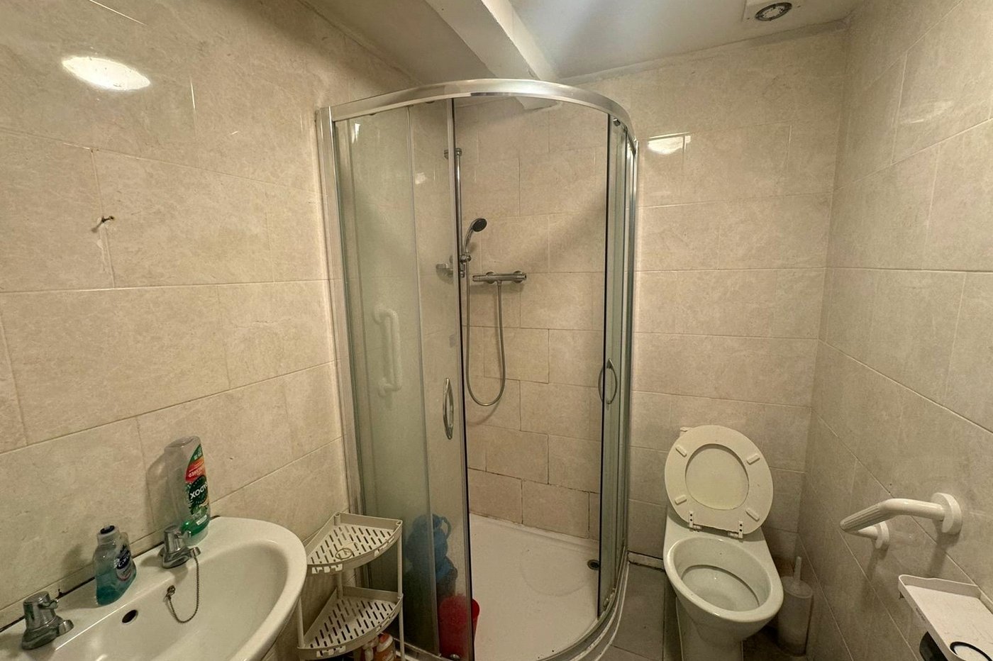 3 bedroom property for sale in London | Robinson Jackson