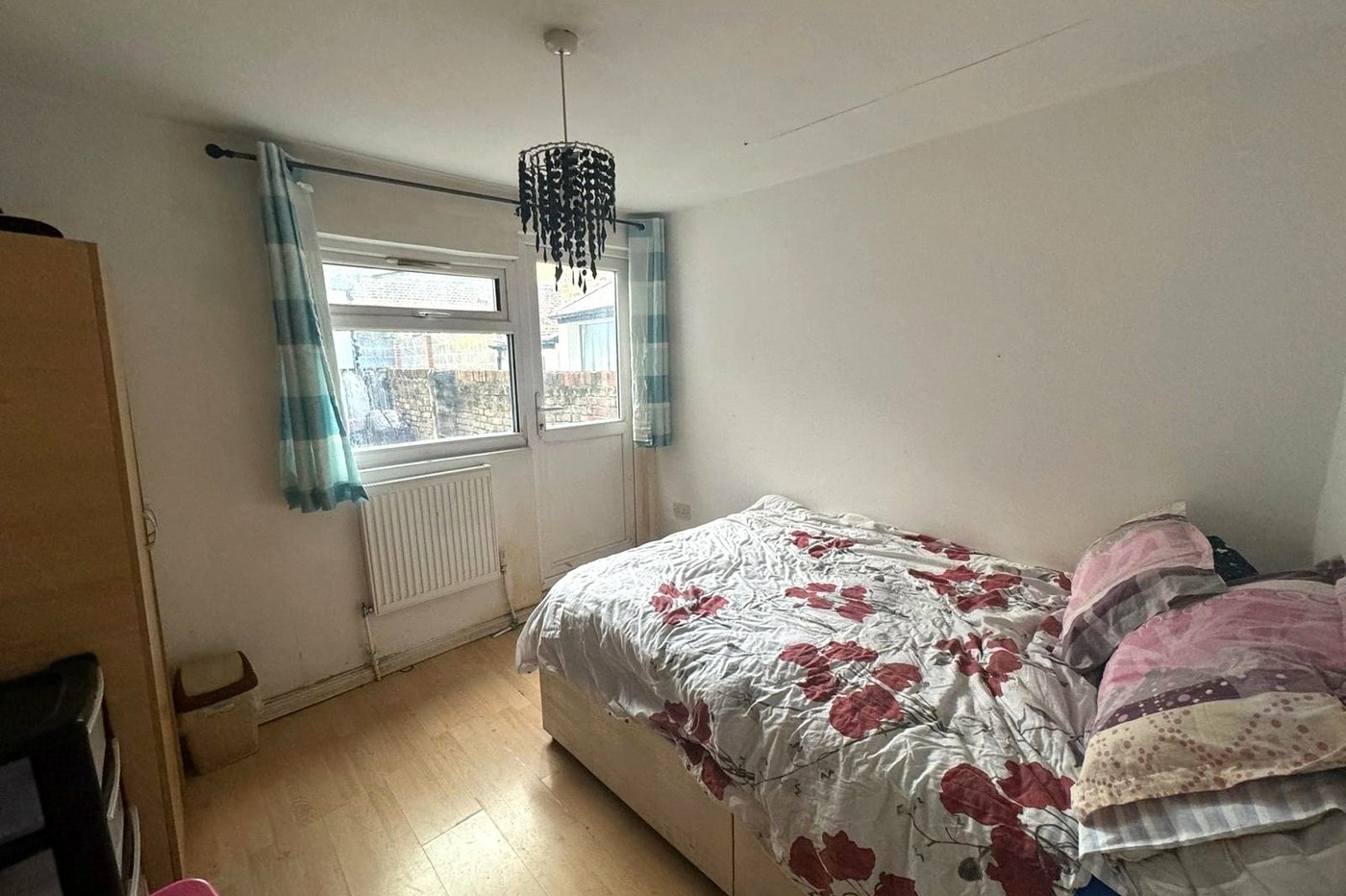 3 bedroom property for sale in London | Robinson Jackson