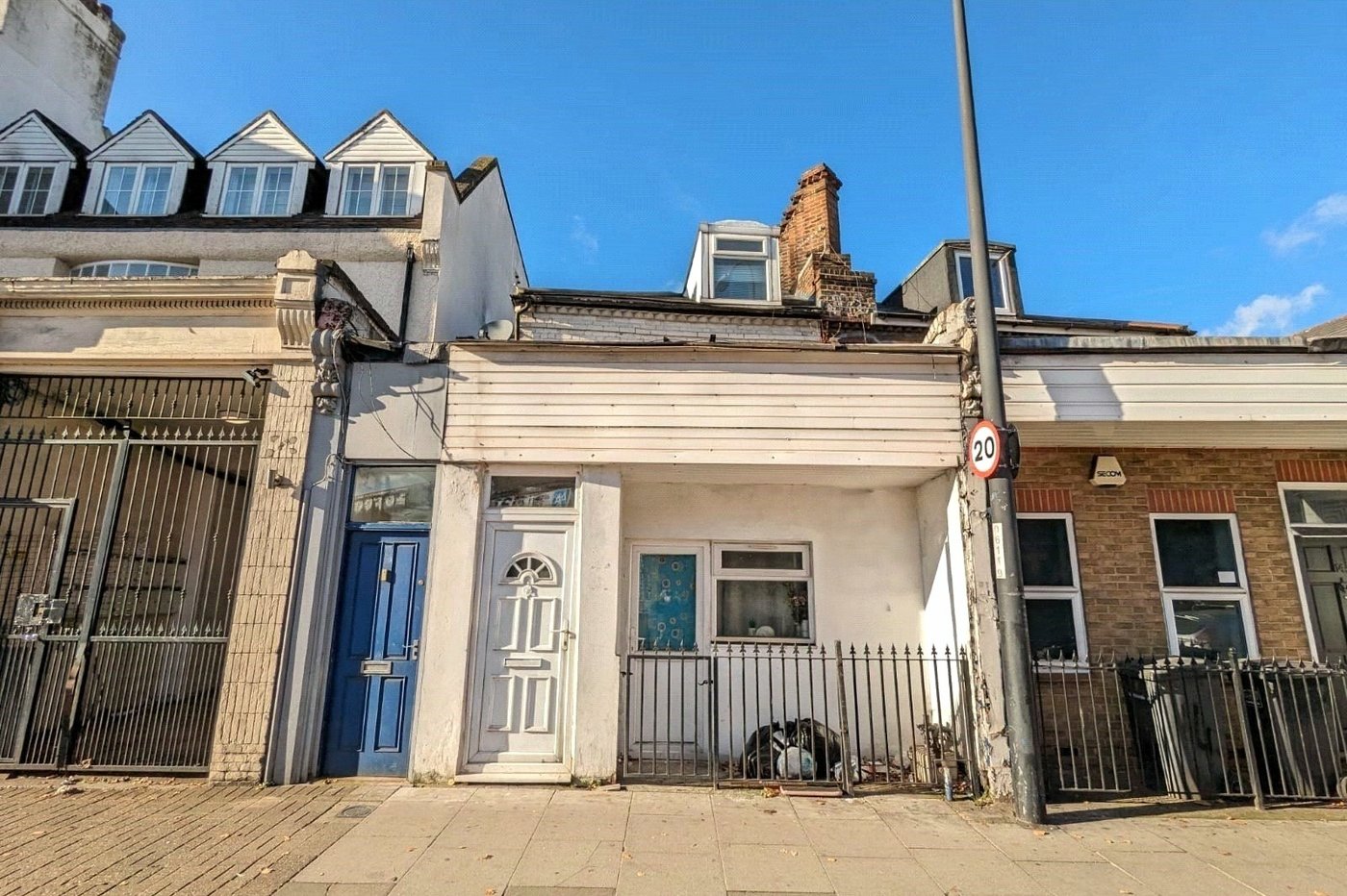 3 bedroom property for sale in London | Robinson Jackson