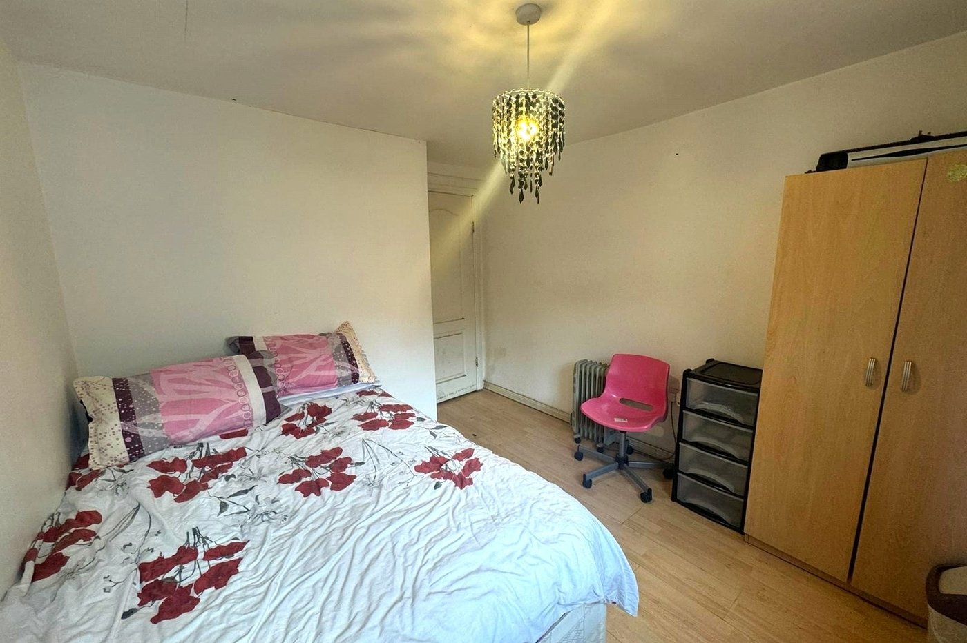 3 bedroom property for sale in London | Robinson Jackson