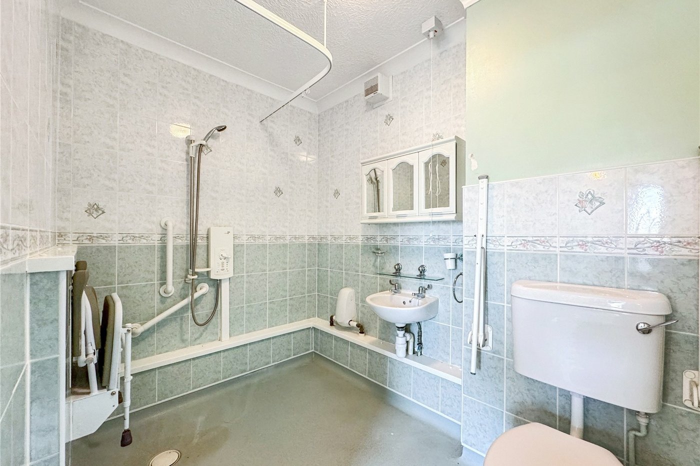 4 bedroom bungalow for sale in Upchurch | Robinson Michael & Jackson